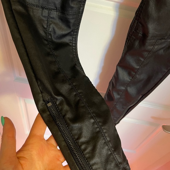 🖤Calvin Klein🖤 Faux Leather Skinny Jeans - Picture 3 of 3
